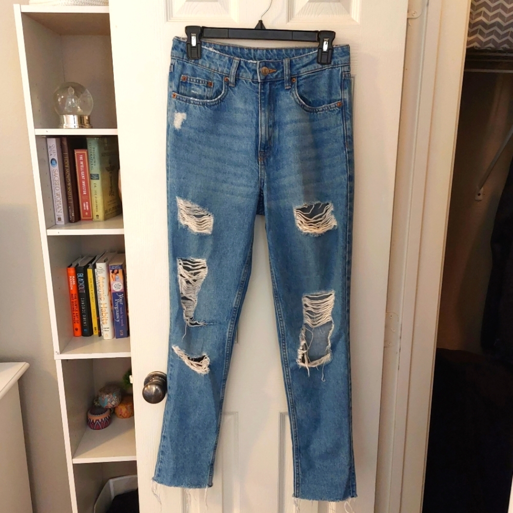 H&M Ripped Jeans size 6